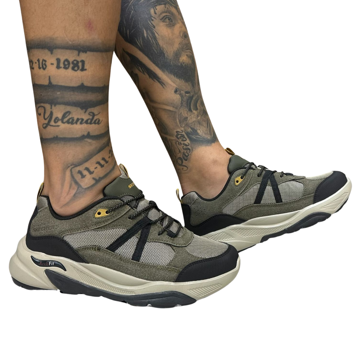 SKECHERS ARCH FIT HOMBRE: Comodidad y Soporte para Tus Pies ¿Buscas un calzado que te ofrezca máximo soporte y confort durante todo el día? Los SKECHERS ARCH FIT HOMBRE son la opción perfecta para ti. En Onlineshoppingcenterg, tenemos los mejores modelos de Skechers Arch Fit diseñados específicamente para mejorar el apoyo del arco y ofrecer una caminata cómoda. A continuación, te contamos todo lo que necesitas saber para hacer tu compra.  ¿Por Qué Elegir SKECHERS ARCH FIT HOMBRE? Los Skechers Arch Fit Hombre destacan por su plantilla ergonómica diseñada para adaptarse a la forma natural del pie. Esto los convierte en una opción ideal para personas que buscan comodidad en cada paso. La tecnología Skechers Arch Fit fue desarrollada en colaboración con podólogos, por lo que proporciona un soporte adicional al arco, ayudando a distribuir mejor el peso del cuerpo. Beneficios Clave de SKECHERS ARCH FIT HOMBRE Máximo Soporte al Arco: La plantilla Skechers Arch Fit está certificada por podólogos, lo que garantiza un ajuste y apoyo óptimos para tus pies, especialmente si sufres de problemas de arco bajo o dolor en los pies.  Comodidad Fresca: Los modelos con Skechers Arch Fit Air Cooled integran una plantilla que permite la circulación de aire, manteniendo tus pies frescos y secos durante todo el día, incluso en climas cálidos.  Variedad de Estilos: Desde modelos con cordones hasta los Skechers Arch Fit Hombre sin cordones, hay un par para cada necesidad, ya sea para el día a día o para actividades más específicas como caminatas largas.  Modelos Populares de SKECHERS ARCH FIT HOMBRE Skechers Arch Fit Hombre Sin Cordones El modelo Arch Fit sin cordones es ideal para quienes buscan facilidad al ponerse y quitarse el calzado sin sacrificar el soporte. Son perfectos para uso diario, combinando estilo y comodidad en cada paso.  Skechers Arch Fit SR Axtell de Hombre Los Skechers Arch Fit SR Axtell están diseñados para personas que pasan mucho tiempo de pie. Este modelo proporciona un soporte adicional al arco del pie, haciéndolos ideales para largas jornadas laborales o caminatas.